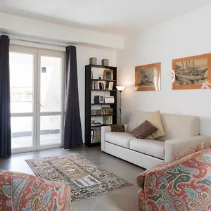 Appartamento Overseas - Penthouse - Attico - Palazzo San Matteo -